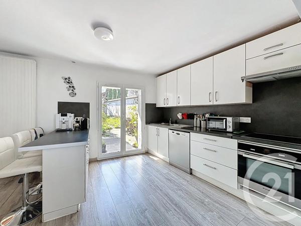Maison à vendre  8 pièces - 157 m 2   DECINES CHARPIEU  - 69