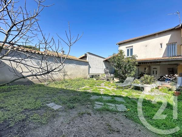Maison à vendre  8 pièces - 157 m 2   DECINES CHARPIEU  - 69