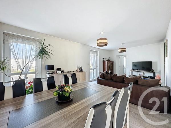 Maison à vendre  8 pièces - 157 m 2   DECINES CHARPIEU  - 69
