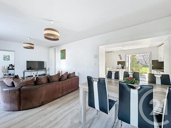 Maison à vendre  8 pièces - 157 m 2   DECINES CHARPIEU  - 69