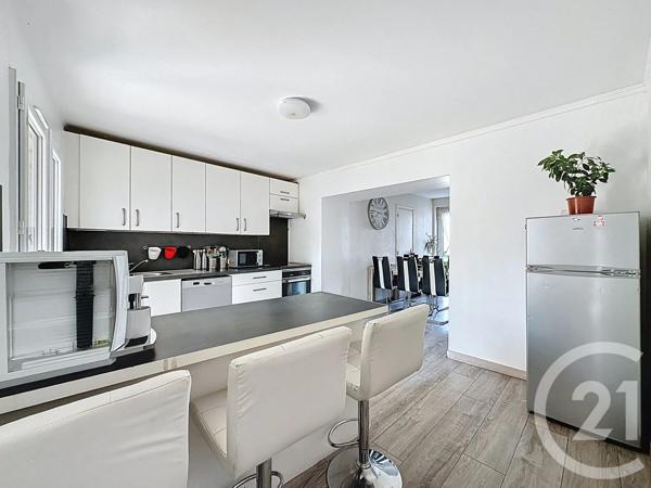Maison à vendre  8 pièces - 157 m 2   DECINES CHARPIEU  - 69