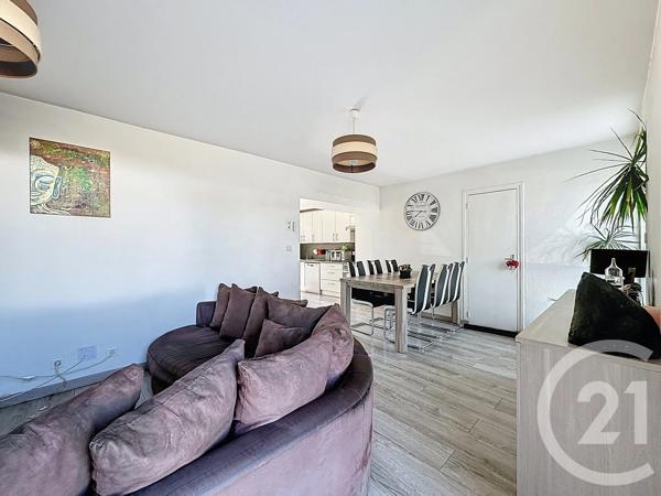 Maison à vendre  8 pièces - 157 m 2   DECINES CHARPIEU  - 69