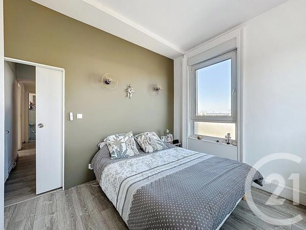 Maison à vendre  8 pièces - 157 m 2   DECINES CHARPIEU  - 69