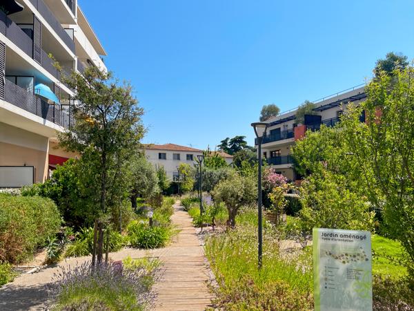 Saint-Jean-de-Védas (34430) Appartement T2 avec terrasse et parking – Résidence Seniors avec services.