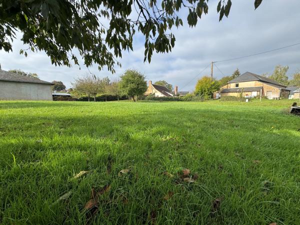 Terrain à vendre LES RAIRIES (49) terrain 1091 M² en partie viabilisé.