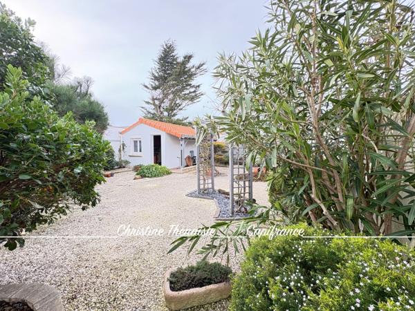 Maison à vendre - 6 pièces - à seulement 100 m de la corniche - SAINT HILAIRE DE RIEZ (85)