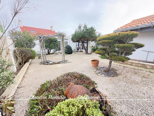 Maison à vendre - 6 pièces - à seulement 100 m de la corniche - SAINT HILAIRE DE RIEZ (85)