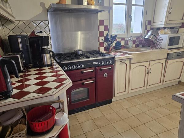 Propriété à vendre 12 pièces BEAUVOIR SUR MER (85)