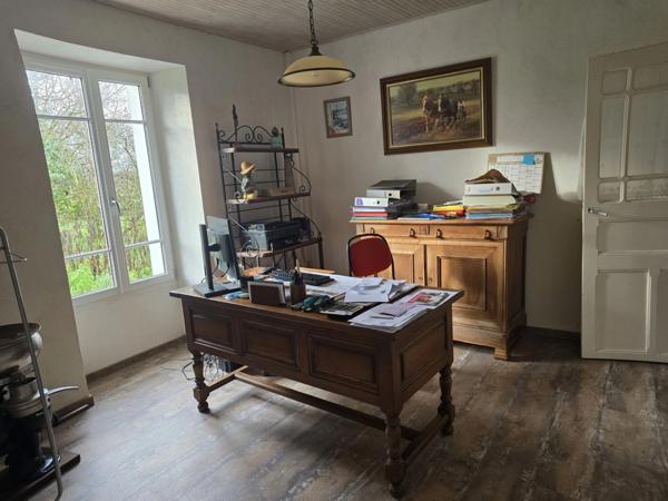 Propriété à vendre 12 pièces BEAUVOIR SUR MER (85)