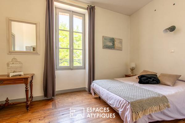 Maison de charme et son écrin de verdure