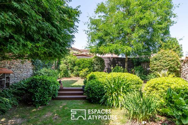 Maison de charme et son écrin de verdure