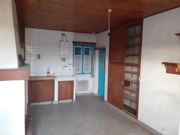 A Barbâtre, maison de 65m2 de plain-pied à rénover, sur un terrain de 433m2, idéalement située entre plage et bourg.