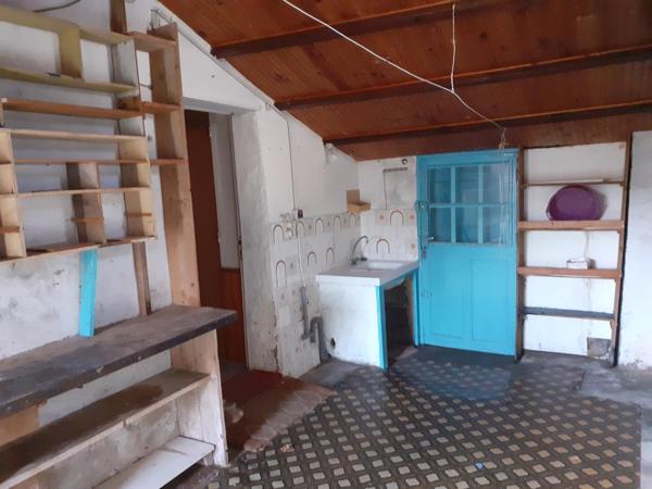 A Barbâtre, maison de 65m2 de plain-pied à rénover, sur un terrain de 433m2, idéalement située entre plage et bourg.