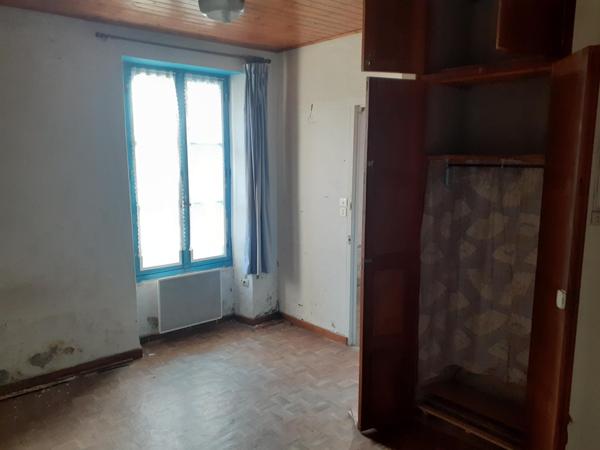 A Barbâtre, maison de 65m2 de plain-pied à rénover, sur un terrain de 433m2, idéalement située entre plage et bourg.