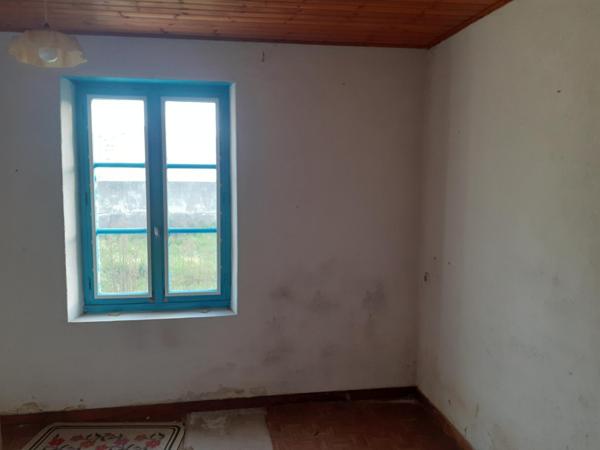 A Barbâtre, maison de 65m2 de plain-pied à rénover, sur un terrain de 433m2, idéalement située entre plage et bourg.