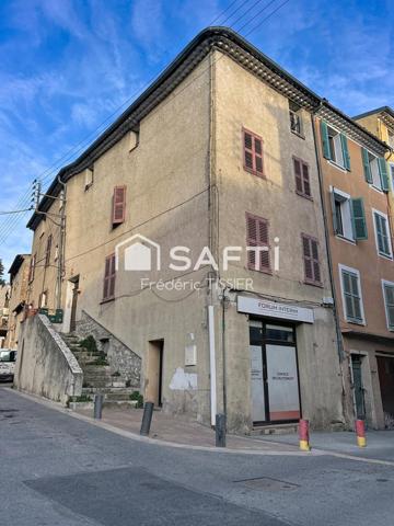 Draguignan : Immeuble avec 5 appartements et un local co.