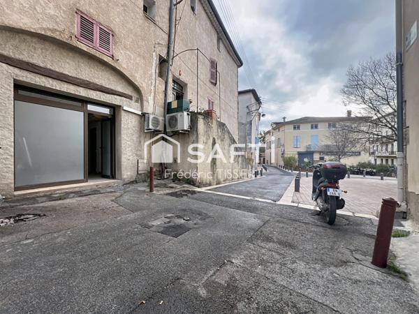Draguignan : Immeuble avec 5 appartements et un local co.