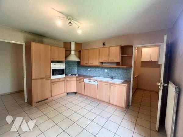 Appartement traversant de type 3 à Barberaz 

Dans une résidence calme et verdoyante, sur la ...