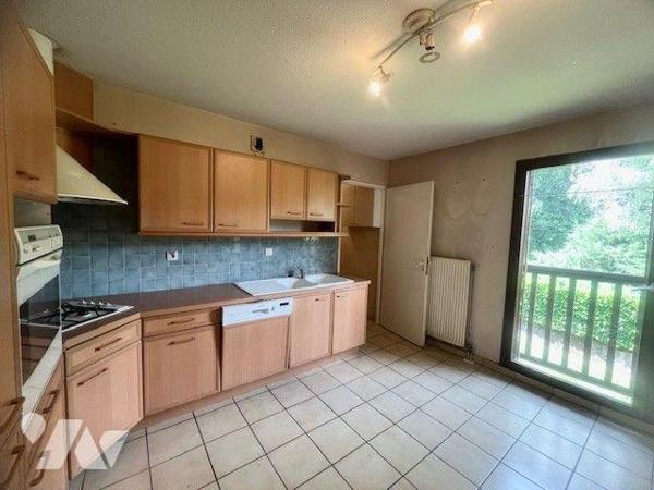 Appartement traversant de type 3 à Barberaz 

Dans une résidence calme et verdoyante, sur la ...