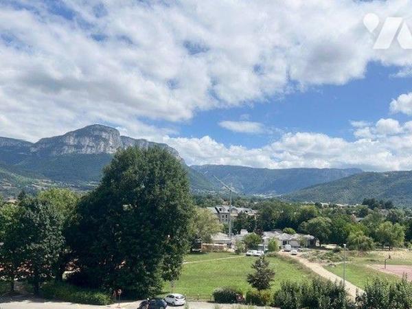 Appartement traversant de type 3 à Barberaz 

Dans une résidence calme et verdoyante, sur la ...