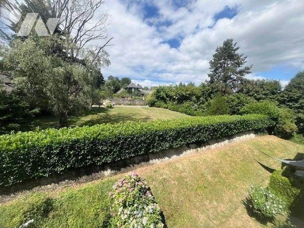 Appartement traversant de type 3 à Barberaz 

Dans une résidence calme et verdoyante, sur la ...