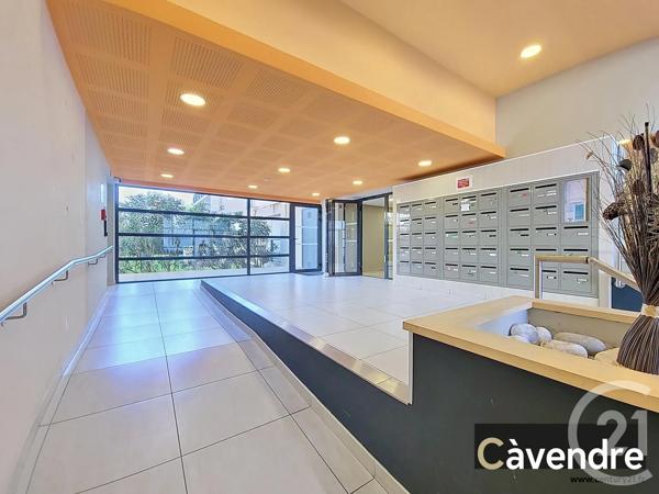 Appartement F3 à vendre  3 pièces - 77 m 2   AVIGNON  - 84