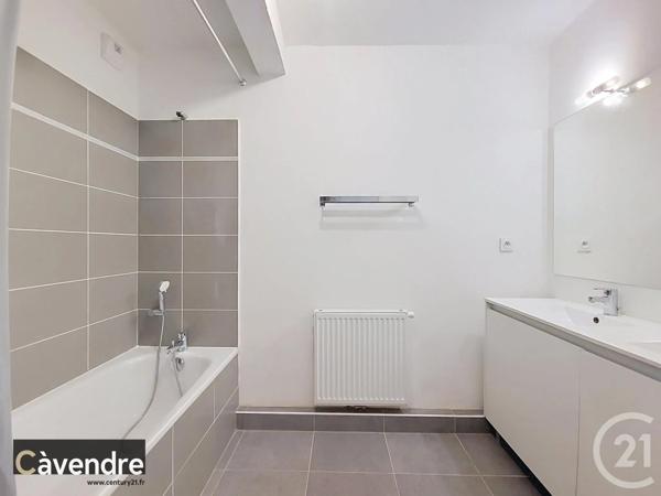 Appartement F3 à vendre  3 pièces - 77 m 2   AVIGNON  - 84