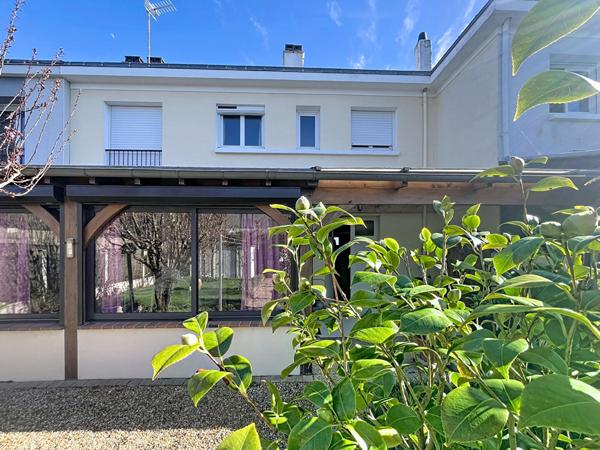 Maison à vendre au coeur des Ponts de Cé, 3 chambres dont une vie de plain-pied proche des commodités à pieds avec jardin clos.