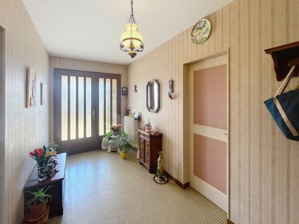 Maison à vendre au coeur des Ponts de Cé, 3 chambres dont une vie de plain-pied proche des commodités à pieds avec jardin clos.