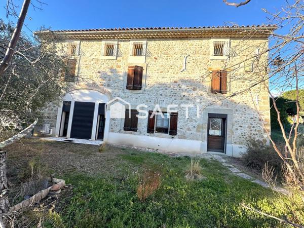 Maison en pierre avec des panneaux solaires, double garage ,un grenier aménageable sur Cépie