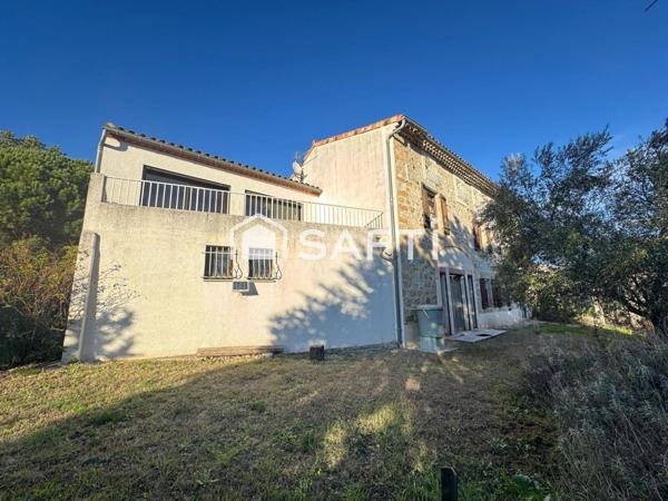 Maison en pierre avec des panneaux solaires, double garage ,un grenier aménageable sur Cépie