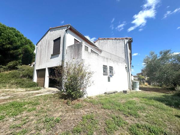 Maison en pierre avec des panneaux solaires, double garage ,un grenier aménageable sur Cépie