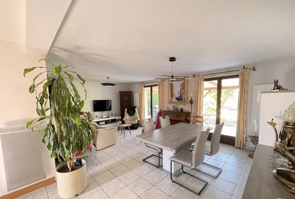 MAISON  de 9 pièces dans un village calme à 5 km de VERNON