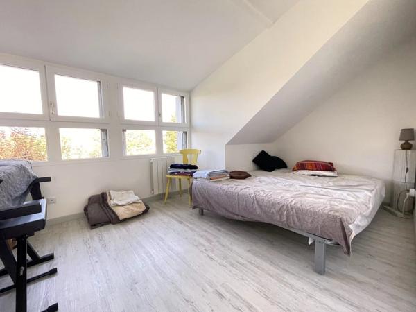 MAISON  de 9 pièces dans un village calme à 5 km de VERNON