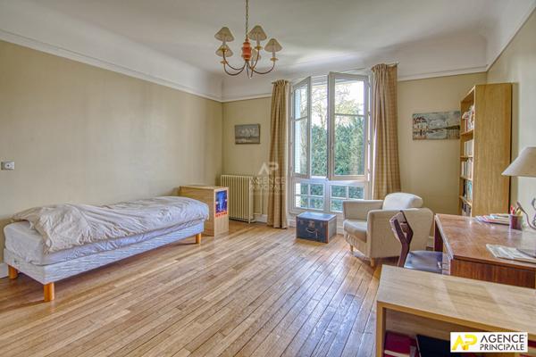 Versailles Porchefontaine Maison de 254 m² habitables avec sous-sol total sur un terrain de 1200 m² €1 890 000 ** - Référence 26713