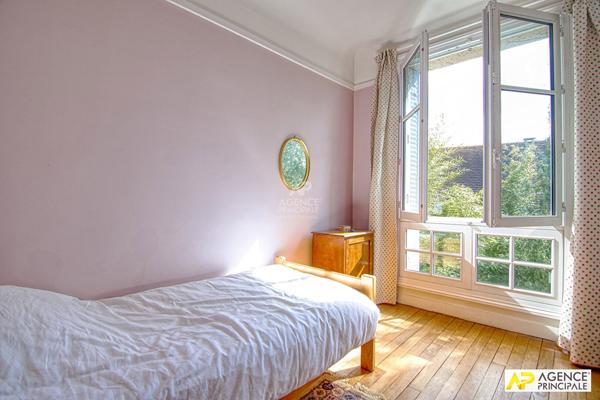 Versailles Porchefontaine Maison de 254 m² habitables avec sous-sol total sur un terrain de 1200 m² €1 890 000 ** - Référence 26713