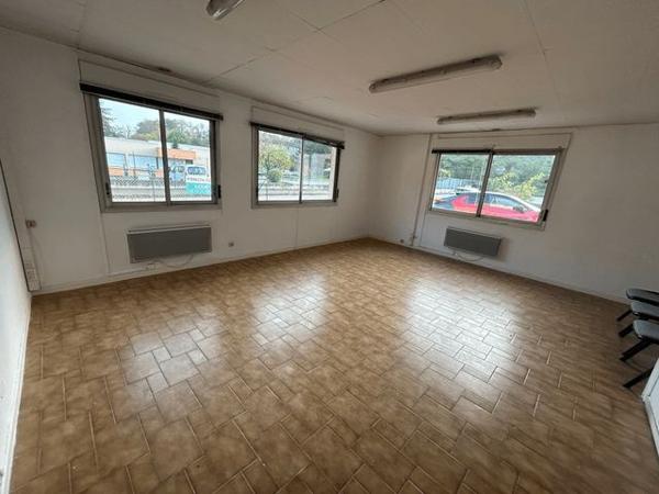 Local commercial 1 pièce T1 F1 119 m² à Vienne ZA LE MOULIN DE MALISSOL 38200 à louer