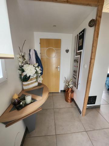 Saint-Aubin-la-Plaine (85210) Maison avec 3 chambres dont une parentale, grande dépendance de 89m2 et spa intérieur.