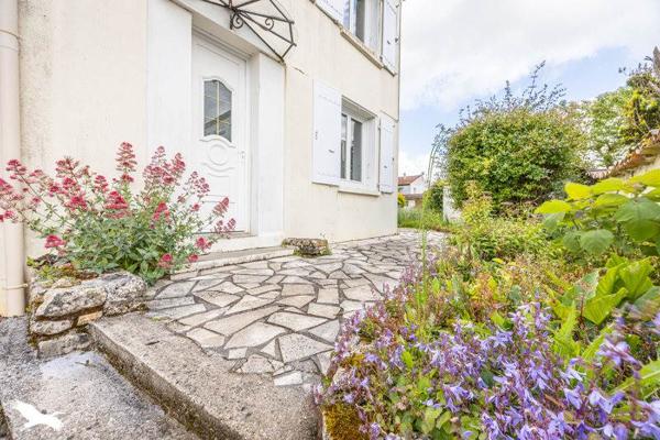 Maison à vendre 235 000 € Surgères 7 p 123 m² DPE E