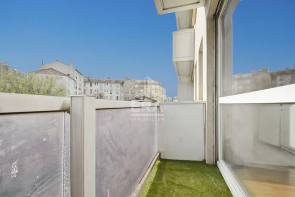 Studio avec balcon, lumineux et sans vis à vis