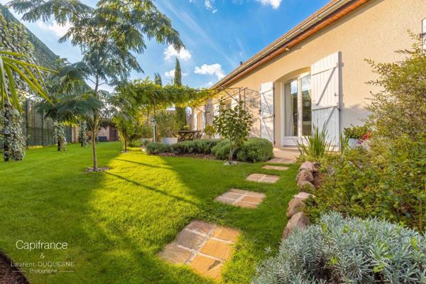 BELLEFOND SUR SON SUPERBE TERRAIN DE 731 M2 MAISON 6 PIECES DE 166 M2