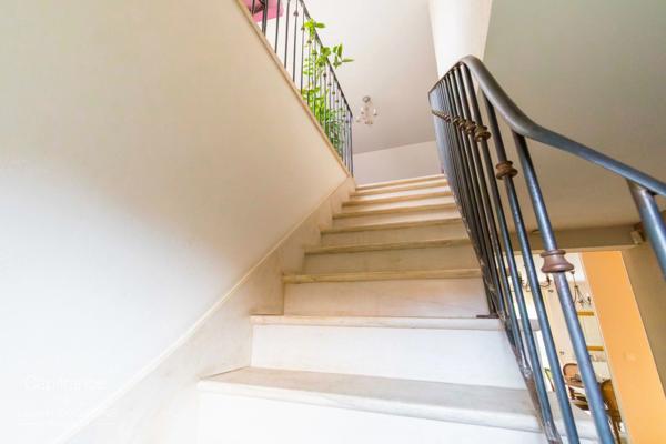 BELLEFOND SUR SON SUPERBE TERRAIN DE 731 M2 MAISON 6 PIECES DE 166 M2