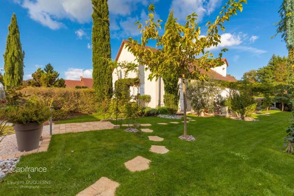 BELLEFOND SUR SON SUPERBE TERRAIN DE 731 M2 MAISON 6 PIECES DE 166 M2