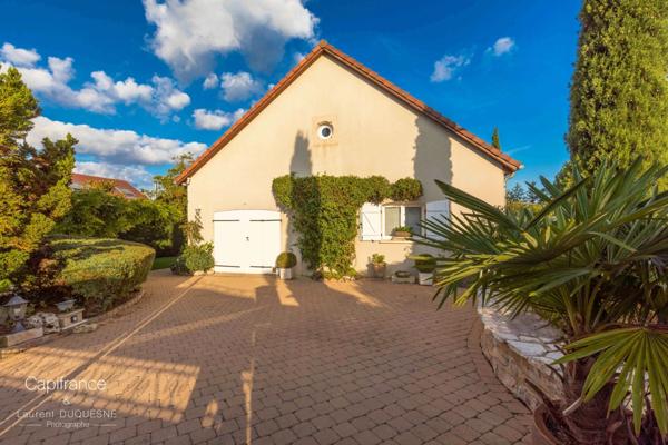 BELLEFOND SUR SON SUPERBE TERRAIN DE 731 M2 MAISON 6 PIECES DE 166 M2