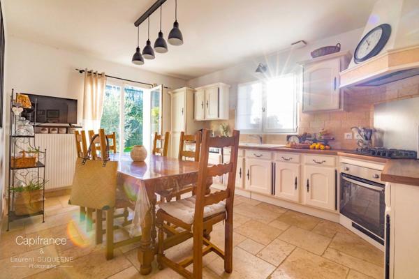 BELLEFOND SUR SON SUPERBE TERRAIN DE 731 M2 MAISON 6 PIECES DE 166 M2