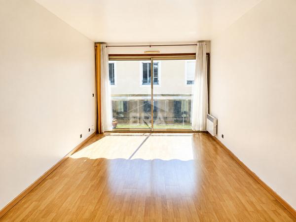 Pau CARNOT : Appartement traversant T3 avec balcon
