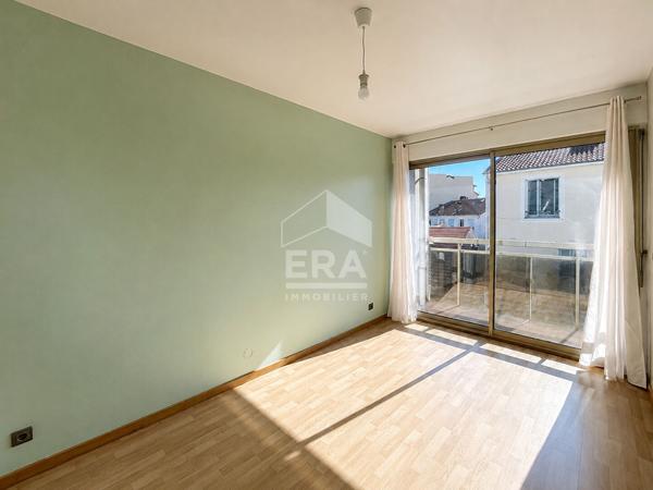 Pau CARNOT : Appartement traversant T3 avec balcon