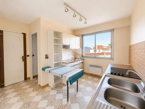 Pau CARNOT : Appartement traversant T3 avec balcon