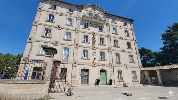 Appartement T3 bis de 109 m² dans bel immeuble avec ascenseur et place de parking sécurisée