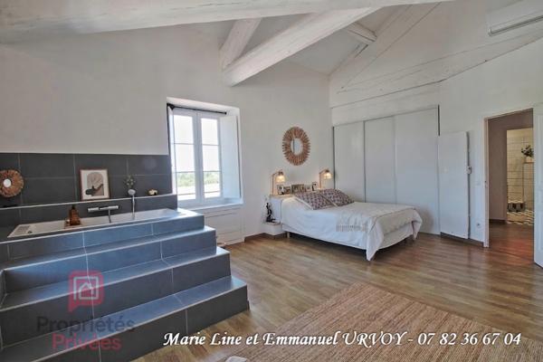 Appartement T3 bis de 109 m² dans bel immeuble avec ascenseur et place de parking sécurisée